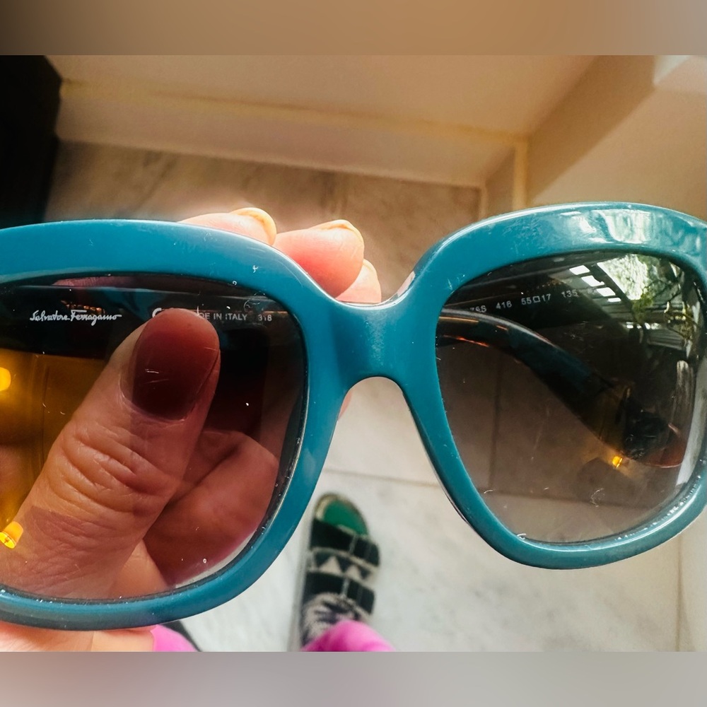 Vintage Ferragamo oversized teal sunglasses - Picture 7 of 7